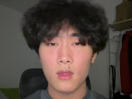 男生快速变帅换单品|第一次素颜霜尝试 绿所
感觉自然,有淡淡的香味,上脸舒服,颜色选择多目前的No.1 等我再去挖掘点新的
AMR
相对性价比高,因为上脸感觉和绿所差不多,但这个没有味道,绿所会更湿润一点,但是他只有一个颜色可以选
EX曼秀雷敦
自然色可能是不适合我,他们家有两个颜色。下次试一下他们家的深肤色,这个上脸有点假白,不自然的感觉
应该不是我用法问题吧,有的话评论区告诉一下hhhhh
上脸均没有什么不舒服的反应,也容易清洗,其他就还好,重要的就是用之前做好保湿,不然会卡粉起皮!!!
第一次用有那里有问题等我体验一段时间再反馈吧
#素颜霜 #绿所 #AMR #曼秀雷敦 #素颜霜推荐
