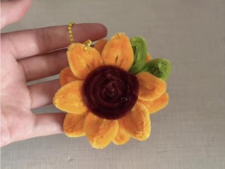 没有人会不喜欢一个精致的向日葵吧🌻#扭扭棒#扭扭棒手工 #扭扭棒的100种玩法 #扭扭棒教程 #扭扭棒向日葵