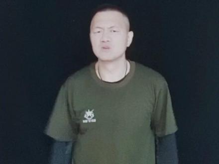 一顶钢盔,一支钢枪,一床军被,一个行囊,一腔热血,一身戎装,一片忠诚,一路辉煌。#聪明的顺溜 主题曲#战斗宣言 #手势舞 #文儿家军#80后大叔 #用手表达心情 #致敬军人