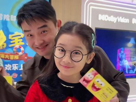 其实所谓的幼稚,就是我们丢掉的勇气和快乐…… #海绵宝宝深海大冒险#电影海绵宝宝发光球仪式场