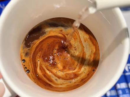 瑞幸浓醇黑咖啡新品尝鲜活动,9块9到手6杯!库存不多,快薅!#瑞幸咖啡