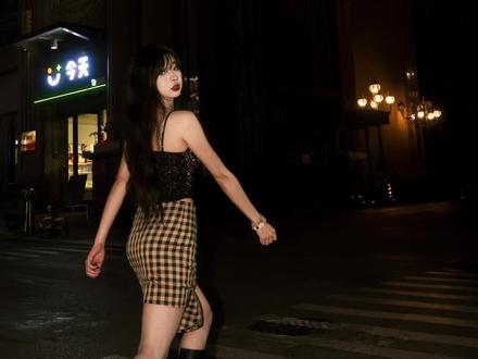 俊杰哥哥的风格真是太洗脑了 我也来试着拍一组#街拍 #俊杰哥哥#尼康