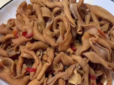 #doudream创作者计划 麻辣卤鸭肠怎么做才好吃,2分钟教会你,麻辣十足#美食vlog