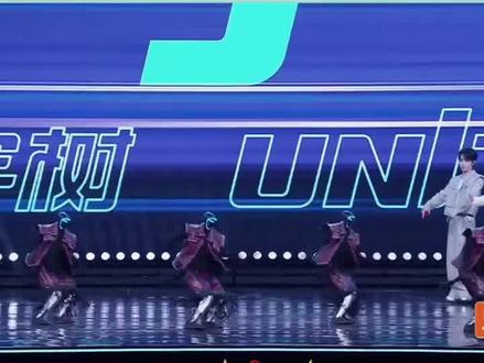 租个机器人闪现家门口办活动
流畅的舞姿与互动,瞬间抓住全场目光👀,不要太吸睛
简直打开了新世界的大门
近距离感受科技魅力🤖,活动互动率最高的一次#机器人租赁 #人机共舞 #机器人表演 #机器人跳舞 #宇树机器人