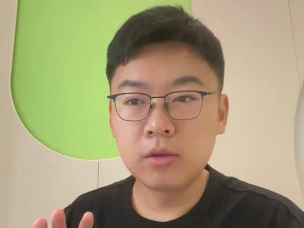 WSBK捷克站五号车手冤不冤?脚滑还是心机? 捷克站正赛中,五号车手因将75号逼出场外被罚长圈,引发“是否故意”的激烈讨论。本片从三个关键细节出发:换挡时左脚外抛触碰对方后刹、全程视线未回看无需“瞄准”、以及判罚仅为长圈而非终身禁赛(对比历史案例)。结论清晰:这是一次意外,而非蓄意犯规。带你逐帧看懂赛道上的真相。
#wsbk #摩托车 #张雪机车 #张雪820rr @张雪机车 @瓦伦丁•德比斯 #人间观察计划