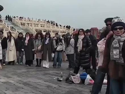 趣事,天坛蹭能量已经人传人,转自环球时报#新年更鲜活宝宝更适合