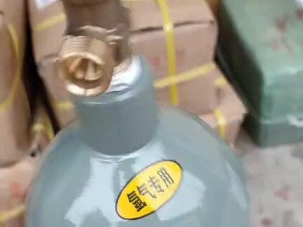 10L,8公斤氩气专用瓶。这两天有些事,没时间回复大家,今晚都全回复,感谢粉丝的信任与支持#不锈钢 #气瓶