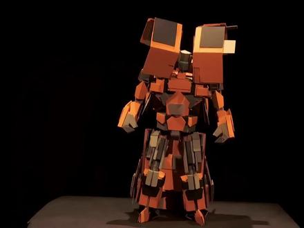 他能用纸折出变形金刚,多达三种形态