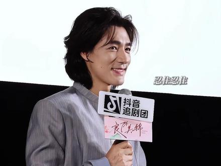 谁不爱调戏年上猛男撒娇叫姐姐呢?!
沙沙就这样一整个娇羞的喊完了姐姐哈哈哈哈哈哈哈,太可爱了,熟男的反差感拉满了,下次这种活动还带着我们沙沙参加好吗
#此沙 #此沙陈彦允 #陈彦允 #此沙良陈美锦 #良陈美锦追剧团