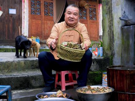 吃面吃粉要是配这个枞树菌油,喊你吃三碗都停不下来的节奏…安逸