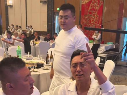 感谢孔总邀请,恭贺车小匠峰会圆满成功。 两个大侄子跟着他博叔扬名立万去了 #一定看到最后 #创业正能量 #钟博一#济南越鑫汽车 #上热搜