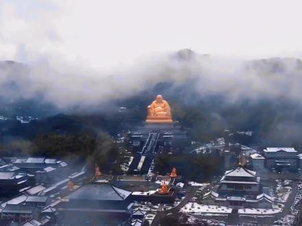 宁波雪窦山大佛景区游玩攻略简介,游客信徒钟爱“抱佛脚” #宁波同城 #宁波好玩的地方推荐 #江浙沪周边游 #户外游玩 #抖音团购优惠