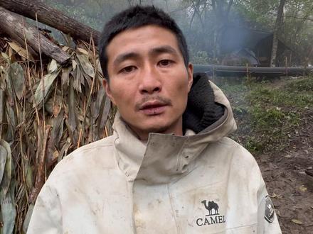 张家界七星山·骆驼杯荒野求生挑战赛
“梨还有三十多斤 各种野菜水果吃不赢”
物资很丰富 20多天不用愁#荒野求生