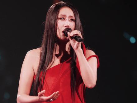 不是宝宝 怎么还把自己哭笑了呢🥹 哎!一天哭得比一天厉害!!(说我也说陈粒🥹)
果实就这样收割了我的嗓音和眼泪🥲就这样一把鼻涕一把泪的说再也不听果实了🍒
骗你的🤪宁波还见
#神级现场 #我喜欢的女孩 #陈粒 #陈粒十周年演唱会 #陈粒成都演唱会