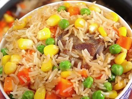 下班回家2分钟,做上这样的一锅排骨焖饭,饭菜一锅出!香!#排骨焖饭 #懒人饭 #太好吃了 #好吃到停不下来 #电饭煲美食