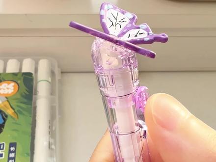 我把小忍的发饰画在了笔上🦋 #蝴蝶忍 #鬼灭之刃 #蝴蝶 #手工 #笔