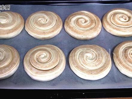 咬一口满嘴香的油旋,外酥里软,层层酥香,好做又好吃