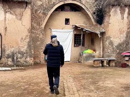 住了40年的窑洞,爷爷奶奶用双手挖了五年才修成,隐入尘烟最后的窑洞记忆!#窑洞