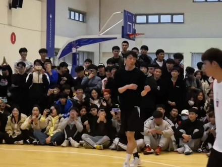@平常心myd 早日康复,你不在球场,小野都没人保护了。#路人王篮球