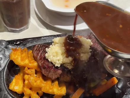 香港开了半个世纪的牛扒神店!!巨厚巨嫩一口爆汁……一定要吃! #牛排 #西餐 #香港美食 #香港旅游 #地方特色美食