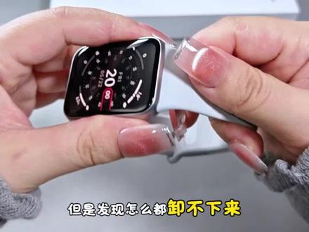 手环表带拆卸教程👆一学就会🌟 手环表带安上了,但是发现怎么都卸不下来了,别急我们先把表带解开,在手表背面的上下方各有一个隐藏按钮,我们只需要用指甲或指腹按住这个按钮到底,然后将表带向外轻轻一拉,就很轻松的取下来了,更多手环功能持续更新中...#数码好物分享 #小米手环10pro #小米手环 #智能穿戴新体验 #电子产品分享