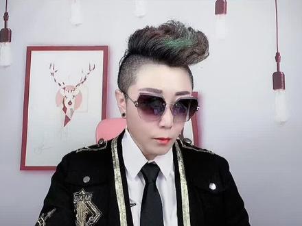 成长的过程也是成功的过程,高度的自律和坚持是做任何事情成功的前提,纳兰老师成功的典范#女性成长 #自媒体运营#纳兰老师