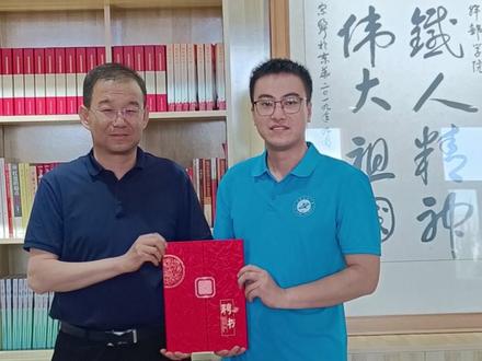 为纪念铁人王进喜诞辰100周年,汲取思想伟力、赓续精神血脉,教育引导广大学子继承和发扬石油精神、铁人精神,踔厉奋发、勇毅前行。西安石油大学石油工程学院“玉门之行:从两个‘第一’中汲取党的光辉”实践团开展以“学习党史励初心,传承精神开新局”为主题的暑期社会实践活动#社会实践 #大学生 #暑期实践 @抖音小助手 @抖加🔥上热门🔥热点宝🔥dou+