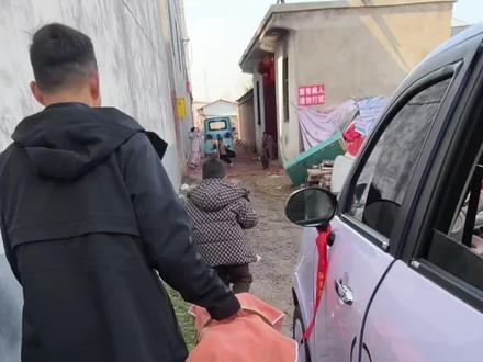 想找找小时候的感觉 豆虫不高兴…… #过年走亲戚的那些事儿