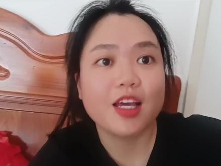你用微信关注银行的公众号后绑定银行卡个人信息后,取消手机短信服务通知后,在微信端建行依然可以收到,而农行却不行了。要开通短信服务提醒才可以,越来越喜欢建行了,因为他可以让我一年省下了三十块钱,你开通一年服务费后只用了两个月,他也会把剩下的十个月的费用退回来到你银行卡上,建行的服务真的很不错,能为我们老百姓省钱为我们着想的都不错。#我的日常生活#生活小妙招 #银行卡省钱 #省钱小妙招
