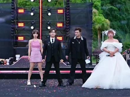 龙浩天和妹妹一起参加小敏敏的4周年庆活动