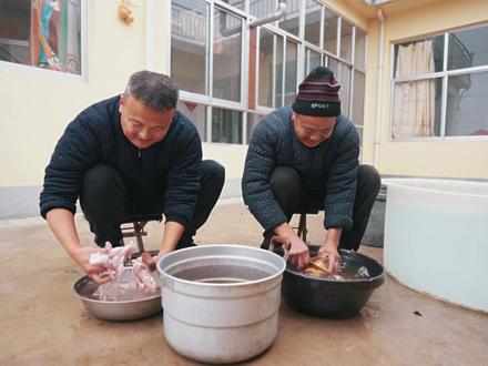 喷香哥家里要来客人,父亲准备了三大件,炸鱼炖肉做丸子,接地气 #抖音年味争霸赛 #农村美食 #记录我的农村生活