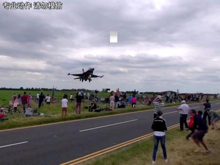 战斗机低空“炸街”是什么感觉,这压迫感太强了#战斗机 #音爆云 #国外合法拍摄国内请勿模仿