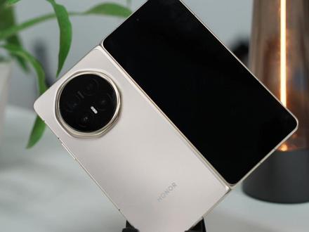 关于折叠屏体验很多厂商没想清楚 来看看#荣耀MagicV6 的解题思路#如何评价荣耀MagicV6 #折叠屏手机 #MagicOS10