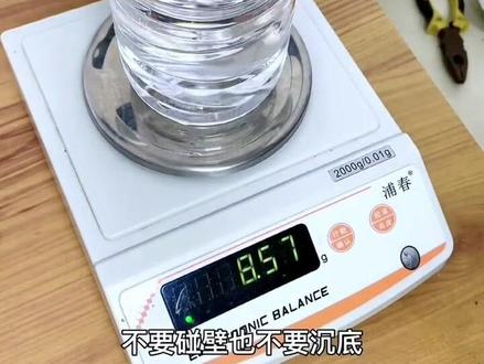 吊水法鉴定手镯真假,愿天下无假货! 去伪存真 #银手镯 #真假辨别 #以旧换新