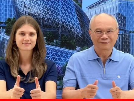 #单词教父刘毅 #刘毅完美英语 用三句话学会adapt,adopt,adept.欢迎提问,我们有问必答。#学英语 #英语 #英语口语