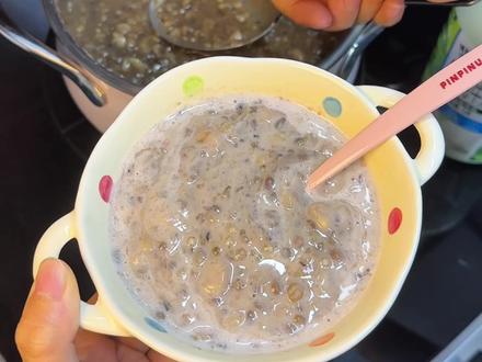 陈皮红豆沙喝完了,今天来预制一些绿豆沙,绿豆里加了莲子和百合,按视频里的时间煮出来的都是0失败的,冷冻起来,每次想喝多少拿多少真的特别方便!#绿豆沙 #广式糖水 #真实生活分享计划 #满级吃商通关赛 #绿豆汤