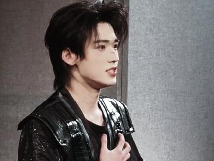 My life was this man.
A man's man
King of Kings
Top Dog
@时代少年团-宋亚轩
#宋亚轩 #宋亚轩麦克白#亚颜杯 #亚颜杯决战C位之巅