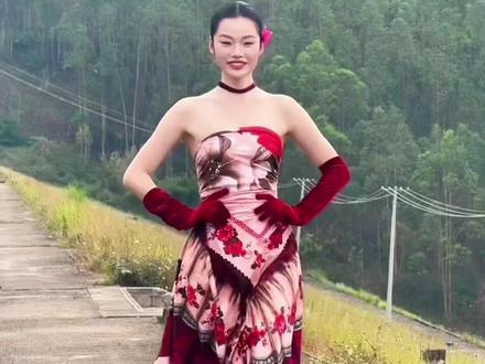 氧化菊再登戛纳,向世界展示中国非遗之美 #氧化菊 #戛纳 #氧化菊原创壮锦设计闪耀戛纳 #氧化菊从田间走向国际 #非遗文化