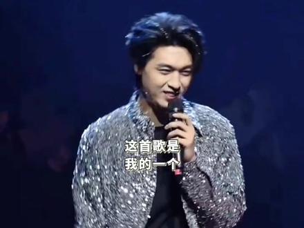 纲丝节最大惊喜!他一开口 故事感瞬间拉满
风卷落叶如喝彩 为你加冕无形冠
再次见你 依旧心动#秦霄贤卿卿误我 @抖音创作小助手 @抖音媒体内容优推官 @抖音热点 @抖音能量站 #偶像万万岁timez #纲丝节名场面#内娱舞台 #破碎感天花板#意难平单曲#我的宝藏男孩秦霄贤 #舞台封神时刻