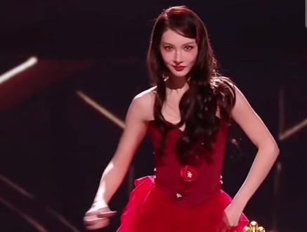 金晨在抖音舞台再添神作!
一年一度的“抖音奇妙夜”晚会,@金晨 都会贡献神级舞台,前年的《卜卦》,去年的《青花瓷》,今年她带着她的新舞蹈来了!前半段是“如果.爱”那种妩媚性感,后半段画风一变,颇有抖音舞蹈的逗比神韵。#金晨 #金晨舞蹈 #金晨跳舞 #金晨卜卦舞 #金晨青花瓷