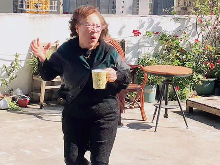 婆婆第一次感受长沙的妖风……#湖南新一轮冷空气来袭 #长沙妖风