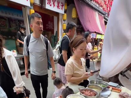 从小吃到大的乡愁美食,3.5元一个吃到现在,除了价格其他没变 #大理美食 #街边小吃 #喜洲粑粑 #城市里的烟火气 #寻味烟火气