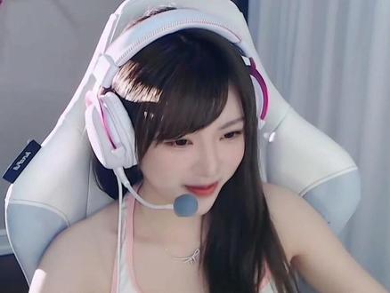 歪头当然是为了躲子弹啦!!#csgo