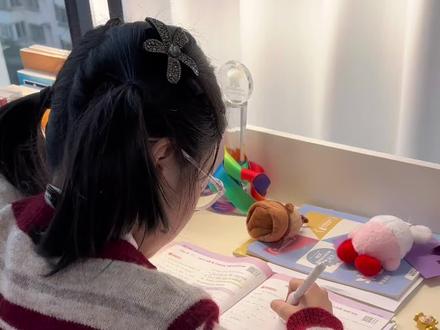 二欣英语写的就是这个#拔尖特训 课课练,学一课巩固一课,量不多,题型很全。#课课练