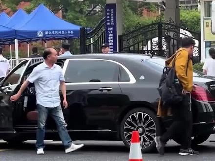 坐迈巴赫去高考的朱也天,爷爷称随便写点就行,成绩出来让人破防