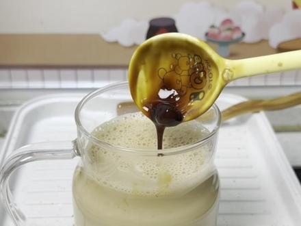 别在外面买珍珠奶茶了,只要木薯淀粉就能做出好喝的珍珠奶茶#自制奶茶 #自制珍珠奶茶 #黑糖珍珠奶茶