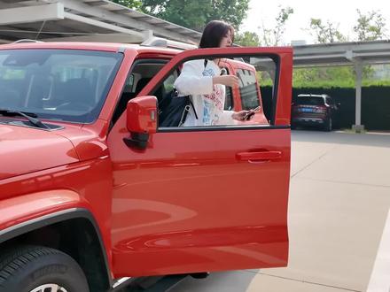 不爱停车?#坦克300 轻松帮你解决,停车再也不挠头。