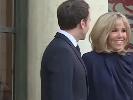 法国总统马克龙,30岁娶54岁的初恋,3个孩子和7名孙辈!