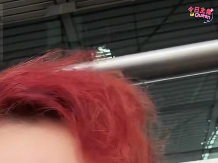 敏敏朋友多 敏敏朋友多都喜欢和她说说话。