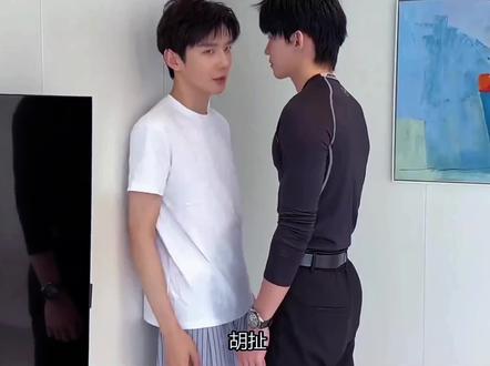 哈哈哈…云旗啊,短短的一段花絮给你哥怼墙上几次啊,笑死了#云旗yunqi#郝熠然 #盘点小孩迷惑行为 再发一次,看看行不行。